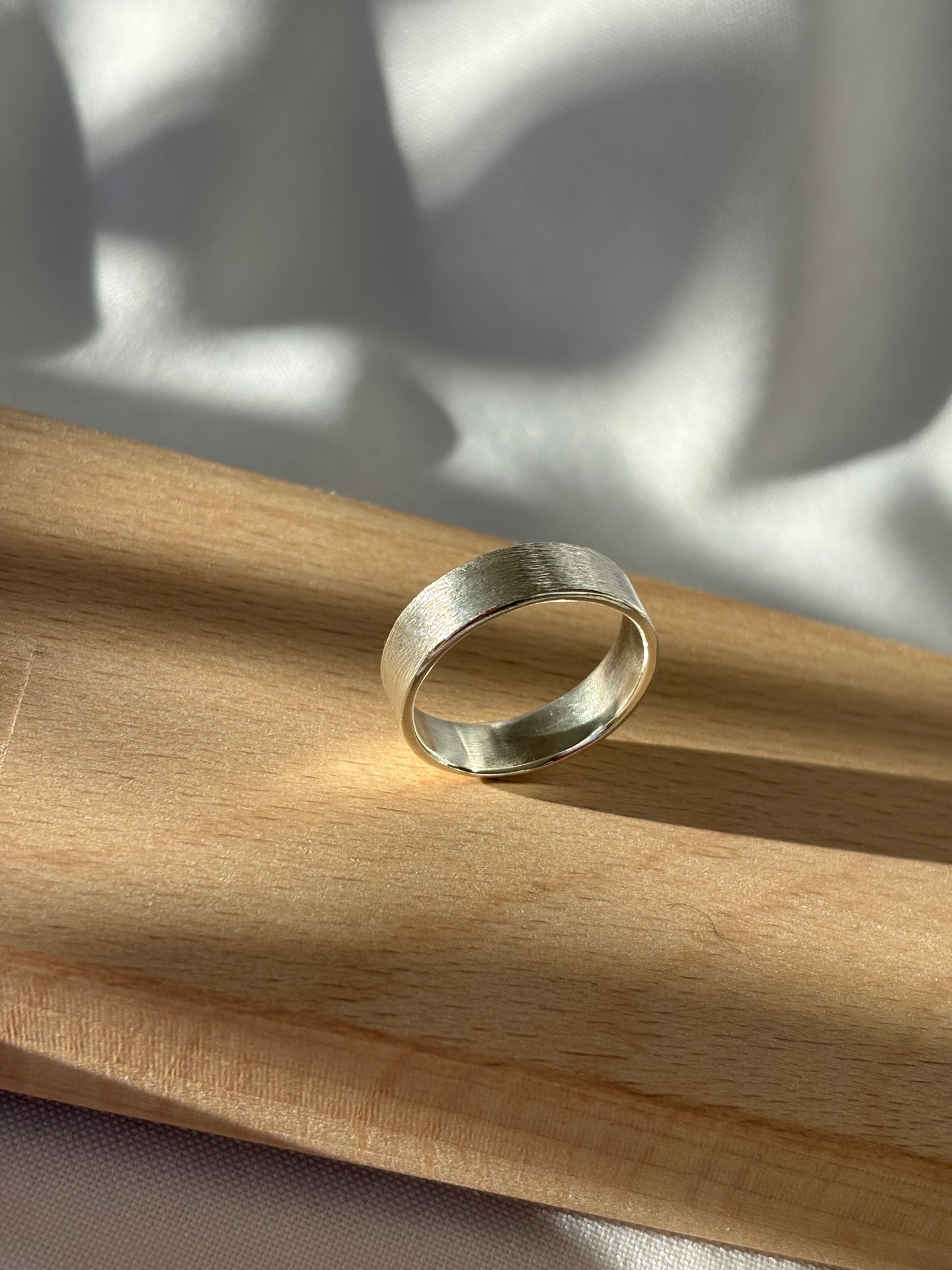 Bague Ata, Argent massif