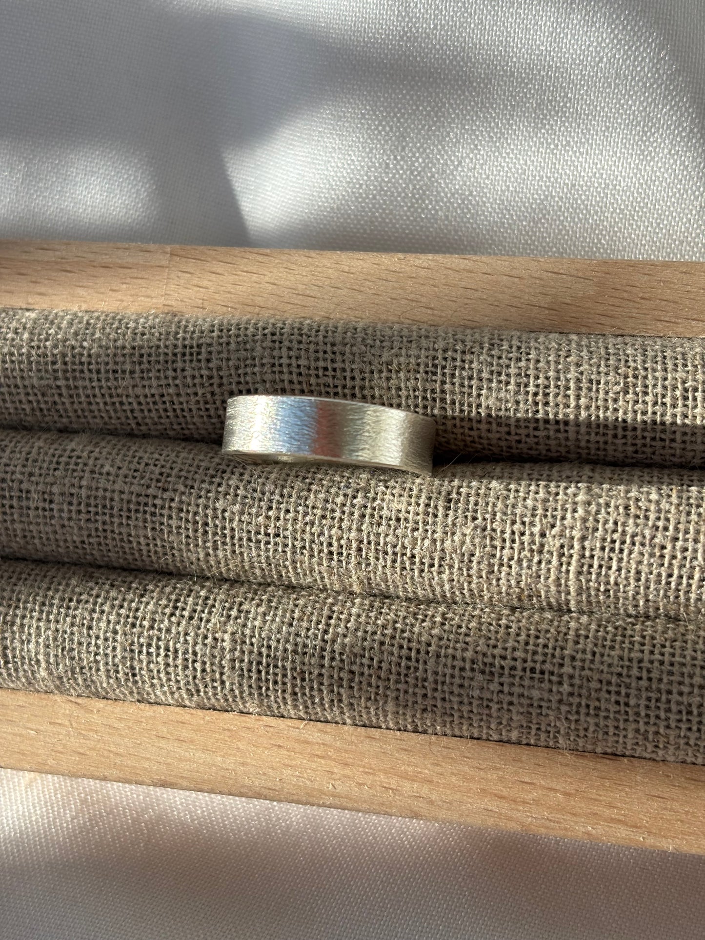 Bague Ata, Argent massif